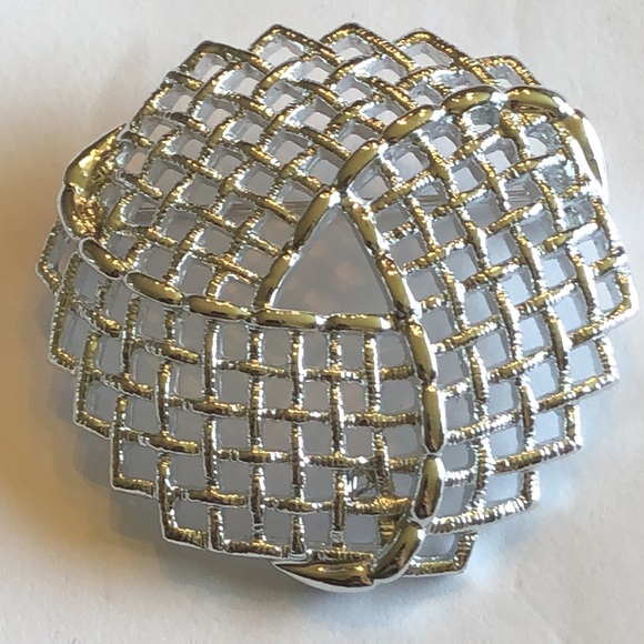 Sarah Coventry Vintage Silver Tone Dome Brooch Shoulder Pin